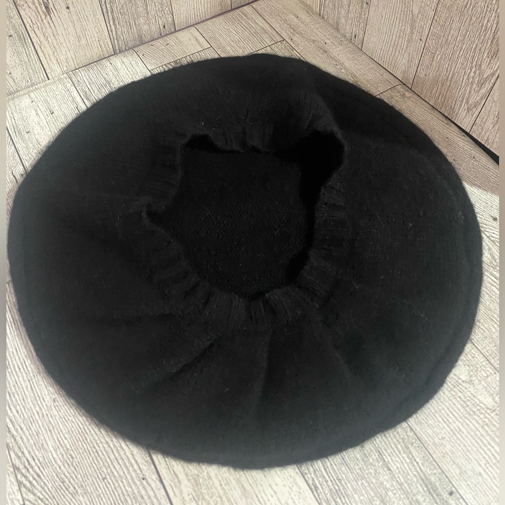 Club Monaco Beret - Picture 3 of 4